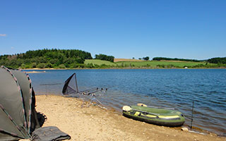 Pêche sur le lac de Pareloup