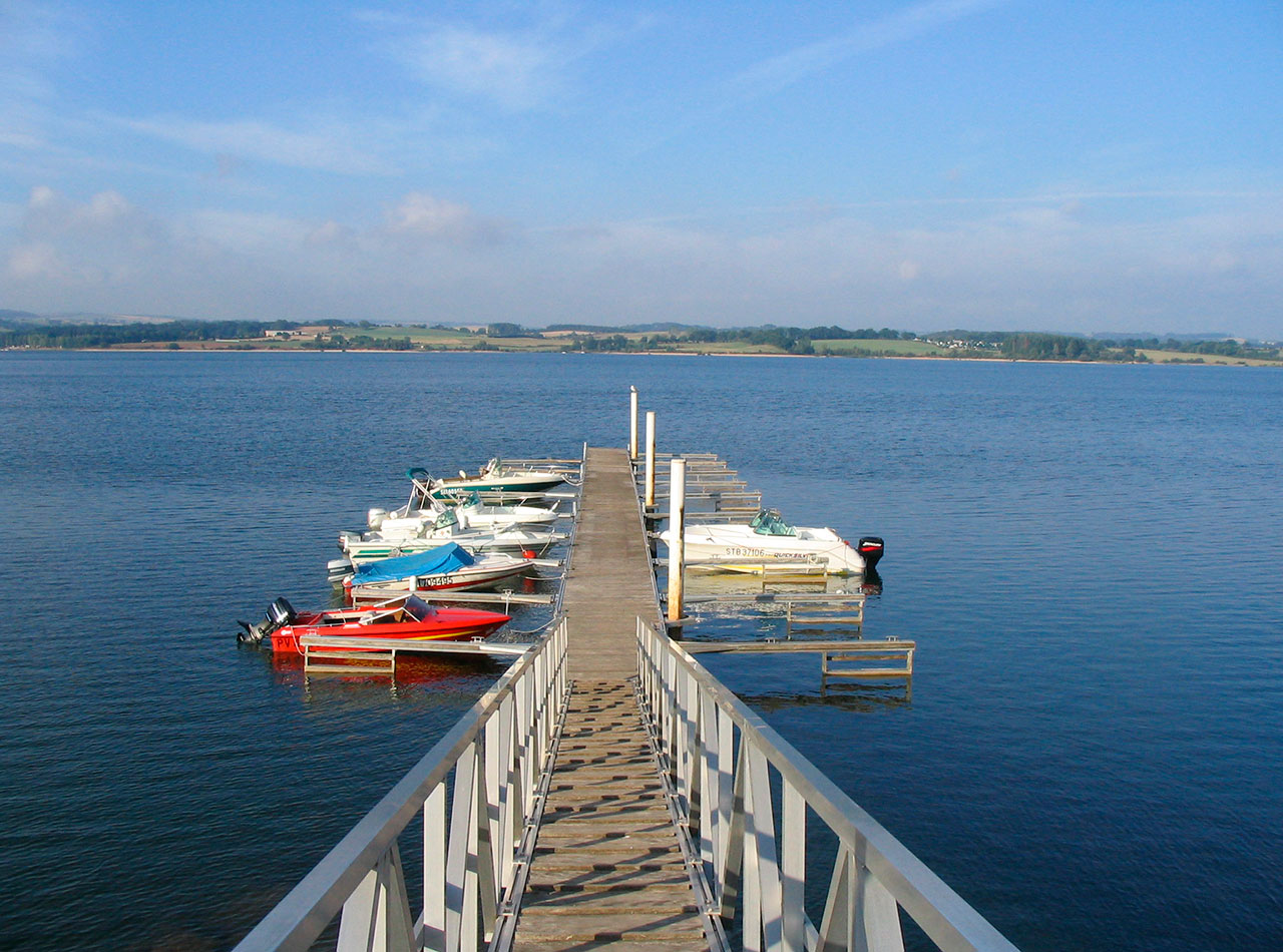 Ponton sur le lac